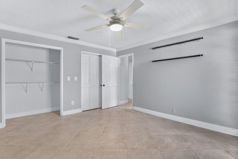House in Orlando, Florida 4 bedrooms, 460.8 sq.m. № 2200189 - photo 30