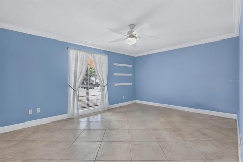 House in Orlando, Florida 4 bedrooms, 460.8 sq.m. № 2200189 - photo 27