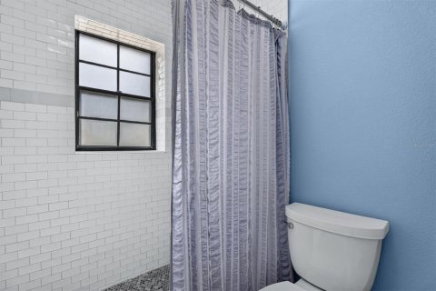 House in Orlando, Florida 4 bedrooms, 460.8 sq.m. № 2200189 - photo 29