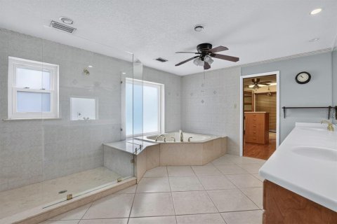 House in Orlando, Florida 4 bedrooms, 460.8 sq.m. № 2200189 - photo 23