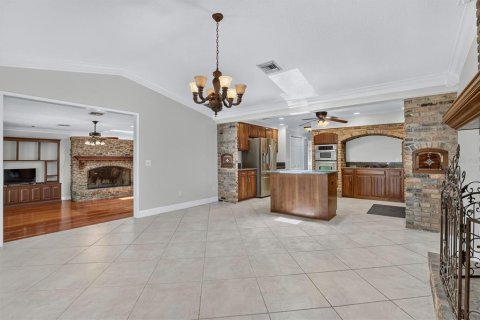 House in Orlando, Florida 4 bedrooms, 460.8 sq.m. № 2200189 - photo 18