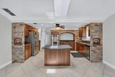 House in Orlando, Florida 4 bedrooms, 460.8 sq.m. № 2200189 - photo 13