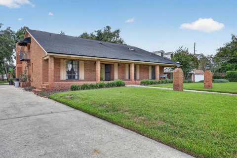 House in Orlando, Florida 4 bedrooms, 460.8 sq.m. № 2200189 - photo 5