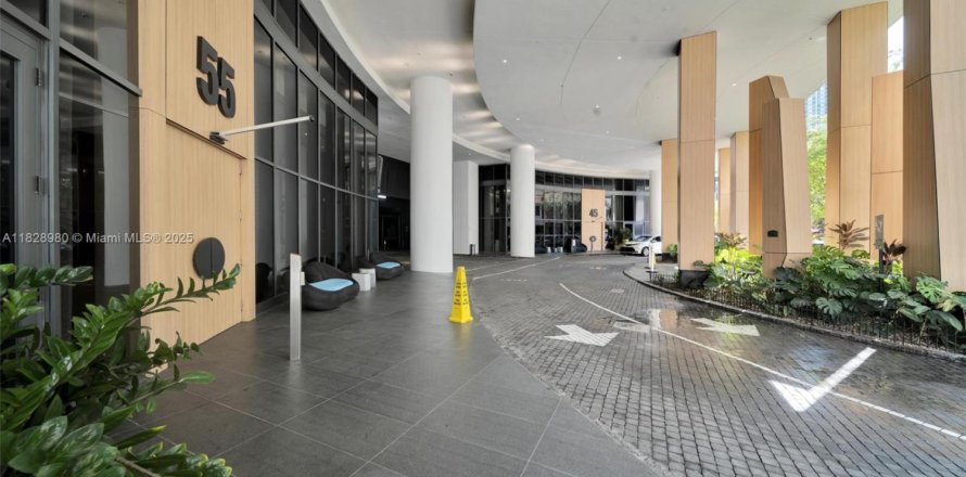 Condo in Miami, Florida, 3 bedrooms № 1994025