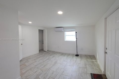 Снять в аренду коммерческую недвижимость в Катлер-Бей, Флорида 37.16м2, № 1989730 - фото 5