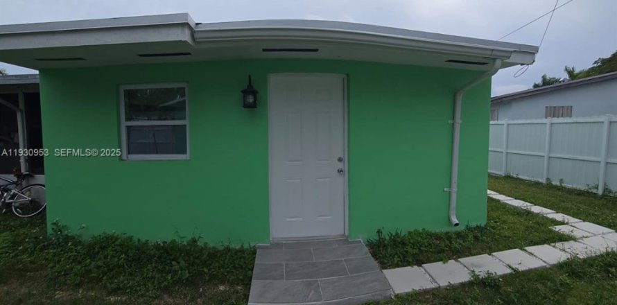 Коммерческая недвижимость в Катлер-Бей, Флорида 37.16м2 № 1989730