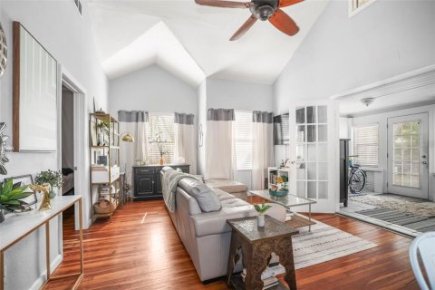 House in Saint Petersburg, Florida 2 bedrooms, 83.98 sq.m. № 1670216 - photo 5