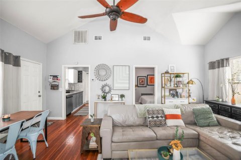 House in Saint Petersburg, Florida 2 bedrooms, 83.98 sq.m. № 1670216 - photo 8