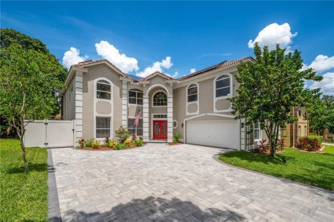 House in Orlando, Florida 6 bedrooms, 356.56 sq.m. № 1786140 - photo 1