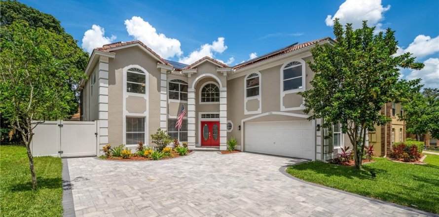 House in Orlando, Florida 6 bedrooms, 356.56 sq.m. № 1786140