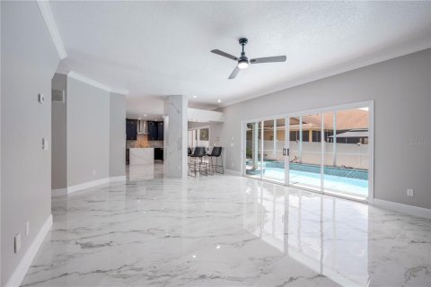 House in Orlando, Florida 6 bedrooms, 356.56 sq.m. № 1786140 - photo 24