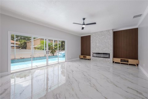 House in Orlando, Florida 6 bedrooms, 356.56 sq.m. № 1786140 - photo 23