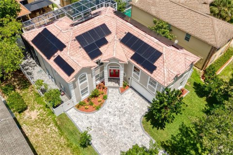 House in Orlando, Florida 6 bedrooms, 356.56 sq.m. № 1786140 - photo 11