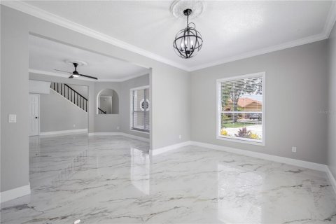 House in Orlando, Florida 6 bedrooms, 356.56 sq.m. № 1786140 - photo 16
