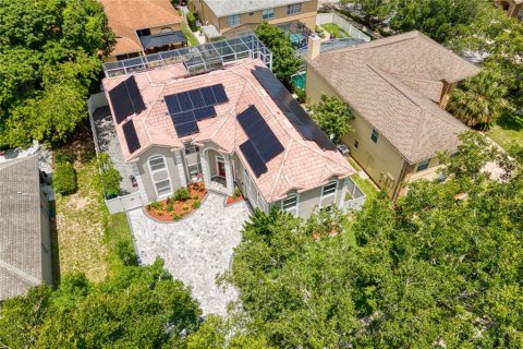 House in Orlando, Florida 6 bedrooms, 356.56 sq.m. № 1786140 - photo 4