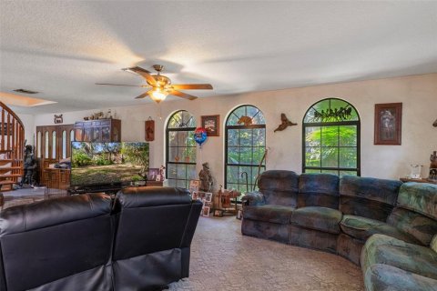 Casa en venta en Okahumpka, Florida, 4 dormitorios, 331.1 m2 № 2128777 - foto 25
