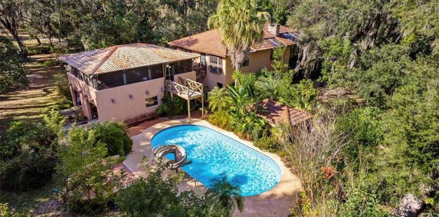 Casa en Okahumpka, Florida 4 dormitorios, 331.1 m2 № 2128777
