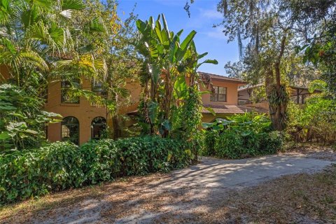 Casa en venta en Okahumpka, Florida, 4 dormitorios, 331.1 m2 № 2128777 - foto 2