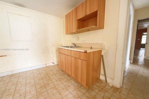 House in Miami, Florida 3 bedrooms, 129.78 sq.m. № 1952501 - photo 12