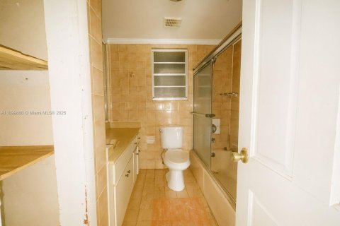 House in Miami, Florida 3 bedrooms, 129.78 sq.m. № 1952501 - photo 8