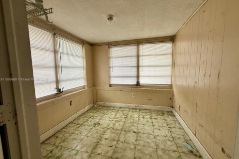 House in Miami, Florida 3 bedrooms, 129.78 sq.m. № 1952501 - photo 4