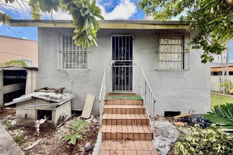 House in Miami, Florida 3 bedrooms, 129.78 sq.m. № 1952501 - photo 15