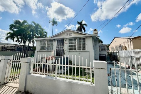 House in Miami, Florida 3 bedrooms, 129.78 sq.m. № 1952501 - photo 1