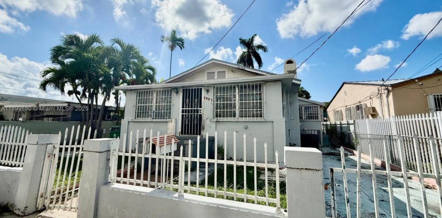 House in Miami, Florida 3 bedrooms, 129.78 sq.m. № 1952501
