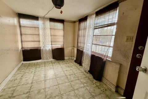 House in Miami, Florida 3 bedrooms, 129.78 sq.m. № 1952501 - photo 3
