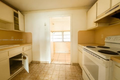 House in Miami, Florida 3 bedrooms, 129.78 sq.m. № 1952501 - photo 6