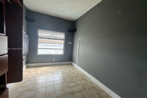 House in Miami, Florida 3 bedrooms, 129.78 sq.m. № 1952501 - photo 13