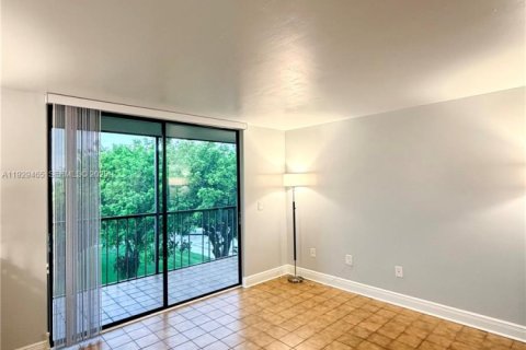 Снять в аренду кондоминиум в Майами, Флорида 2 спальни, 89.65м2, № 1987791 - фото 3