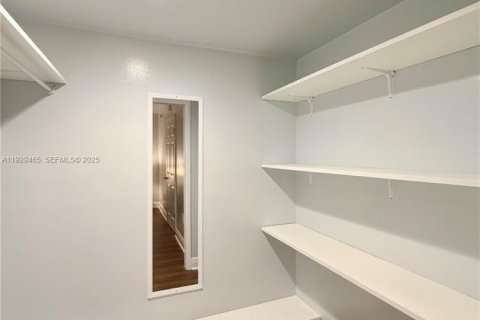 Снять в аренду кондоминиум в Майами, Флорида 2 спальни, 89.65м2, № 1987791 - фото 6