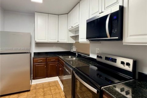 Снять в аренду кондоминиум в Майами, Флорида 2 спальни, 89.65м2, № 1987791 - фото 4