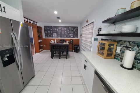 Купить виллу или дом в Форт Майерс, Флорида 3 спальни, 134.99м2, № 1982542 - фото 16