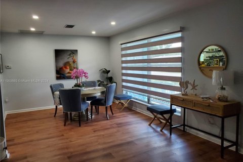 Купить виллу или дом в Форт Майерс, Флорида 3 спальни, 134.99м2, № 1982542 - фото 10