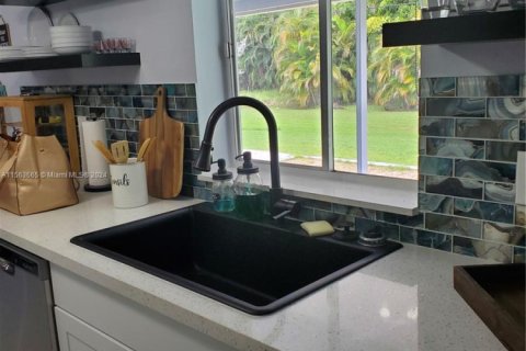 Купить виллу или дом в Форт Майерс, Флорида 3 спальни, 134.99м2, № 1982542 - фото 14