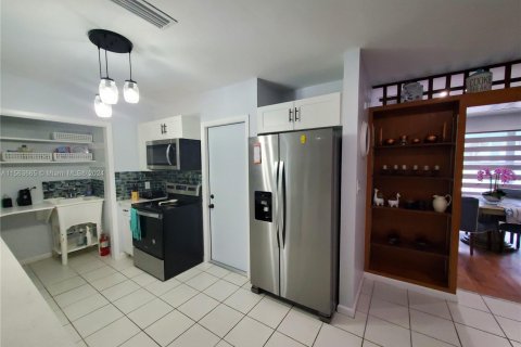 Купить виллу или дом в Форт Майерс, Флорида 3 спальни, 134.99м2, № 1982542 - фото 15