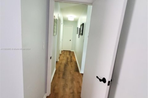 Купить виллу или дом в Форт Майерс, Флорида 3 спальни, 134.99м2, № 1982542 - фото 20