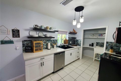 Купить виллу или дом в Форт Майерс, Флорида 3 спальни, 134.99м2, № 1982542 - фото 13