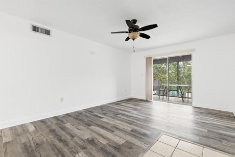 Condo in Fort Myers, Florida, 2 bedrooms  № 2400498 - photo 3