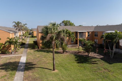 Condo in Fort Myers, Florida, 2 bedrooms  № 2400498 - photo 27