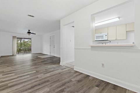 Condo in Fort Myers, Florida, 2 bedrooms  № 2400498 - photo 7