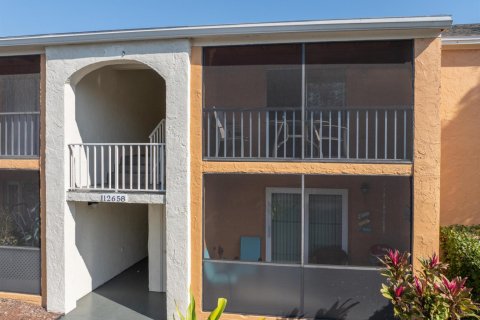 Condo in Fort Myers, Florida, 2 bedrooms  № 2400498 - photo 2
