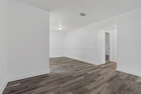 Condo in Fort Myers, Florida, 2 bedrooms  № 2400498 - photo 6