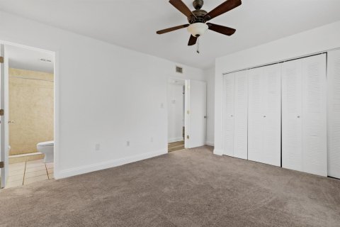 Condo in Fort Myers, Florida, 2 bedrooms  № 2400498 - photo 13