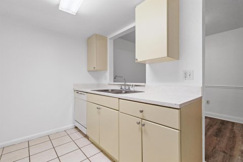 Condo in Fort Myers, Florida, 2 bedrooms  № 2400498 - photo 9