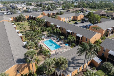 Condo in Fort Myers, Florida, 2 bedrooms  № 2400498 - photo 30