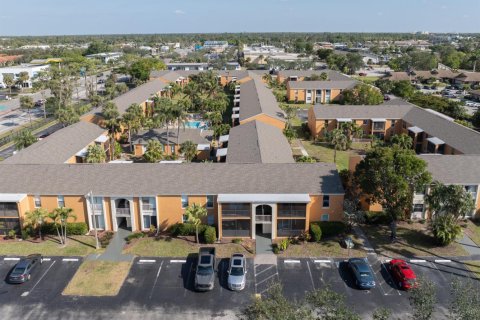 Condo in Fort Myers, Florida, 2 bedrooms  № 2400498 - photo 29