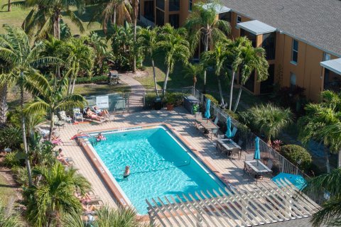 Condo in Fort Myers, Florida, 2 bedrooms  № 2400498 - photo 24